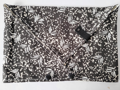 Bandanas noir et blanc en coton tissé avec garniture de cuir végan